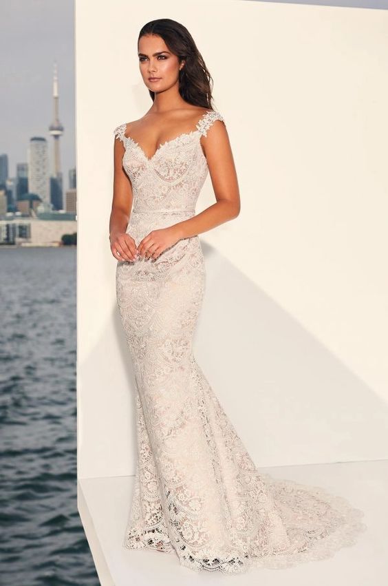 Paloma Blanca - 4840 Sample Gown